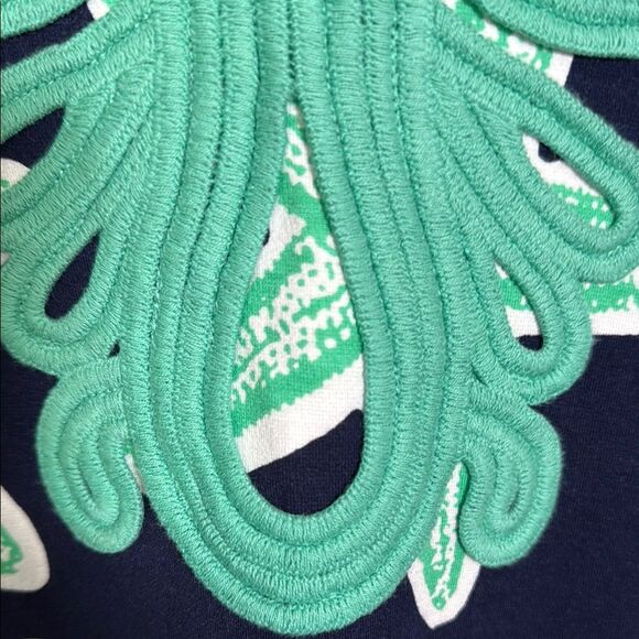 Crown & Ivy Elegant Navy, Green & White Starfish Patterned Dress. - Picture 3 of 9